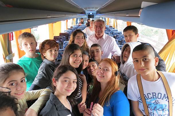 התלמידים ב"סלפי" עם ראש העיר
