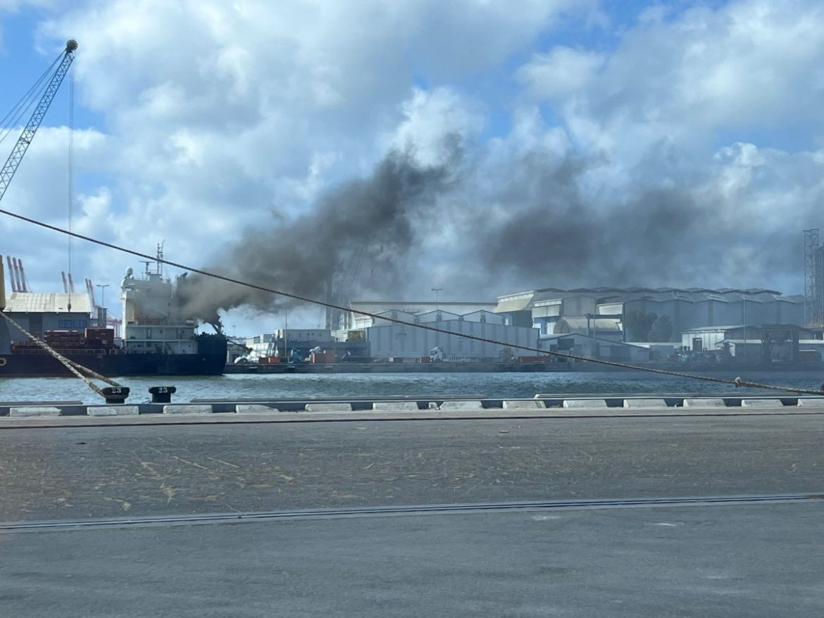 שריפה באונייה בנמל מספנות ישראל | צילום: דוברות כבאות והצלה